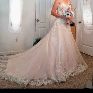 Elegant White Lace Strapless Wedding Dress